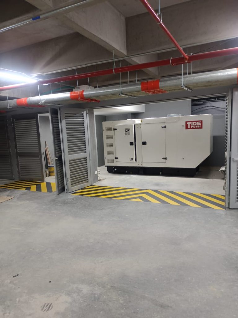 Instalación de respaldo eléctrico - Universidad Santo Tomás