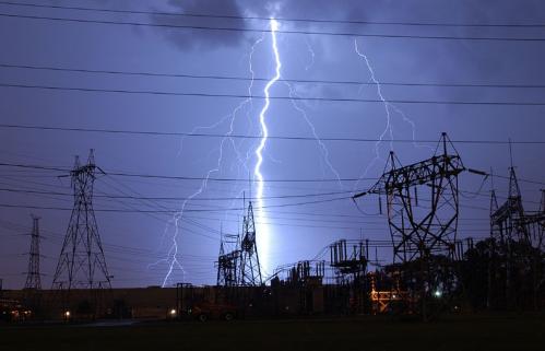 🌩️⚡Protección contra descargas atmosféricas en Colombia: normativa, riesgos y mitigaciones técnicas